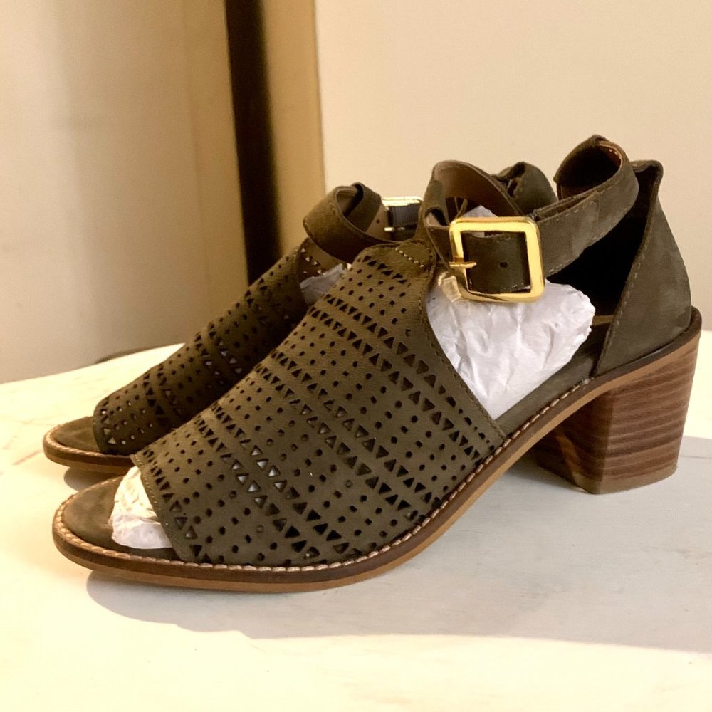 DIBA Crate 2 Laser Cut Heel Taupe Suede Size 7